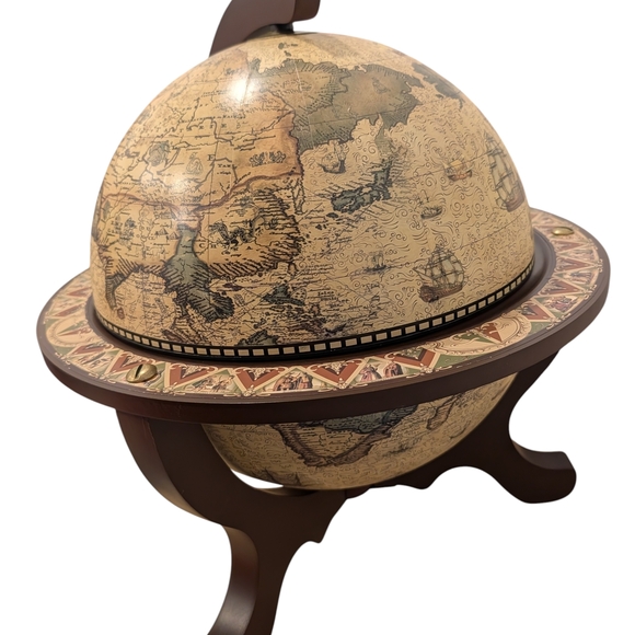 Vintage Style Wooden Tabletop Globe/Map bar with a lift-top design - Picture 14 of 16
